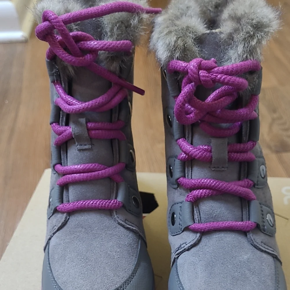 Sorel Grey Suede Winter Boots with Pink Laces for girl zise‎ 1.